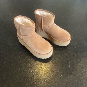 Ugg platforms. Brand new in box and never worn. Size 5. $175 (Retails for $230)
